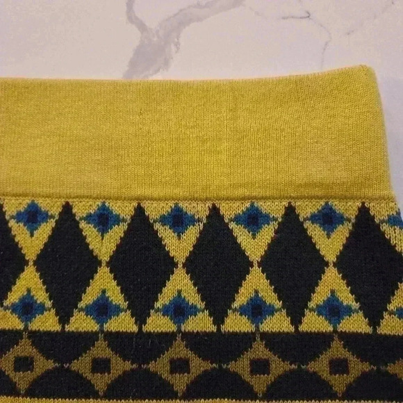 Chelsea & Violet Womens Sweater Knit Mini Skirt Size medium - Picture 2 of 8